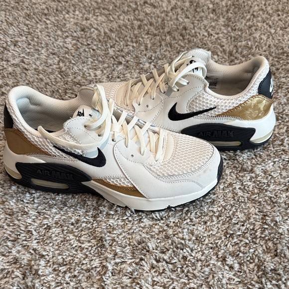 Nike Air Max Cream and Black Sneakers - Picture 3 of 3